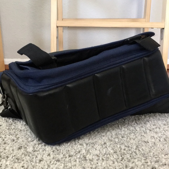 Perry Ellis Computer/ Work bag - Picture 8 of 13